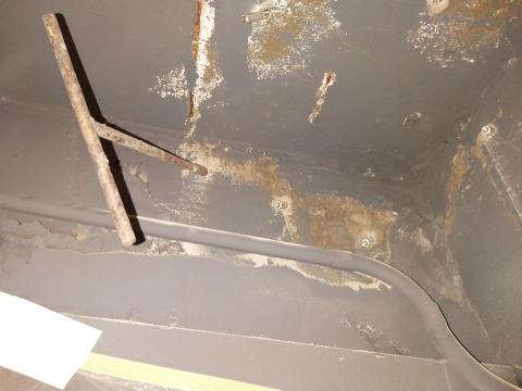 賴克明防水防漏 - 鑽孔後鎖針頭（施工中）