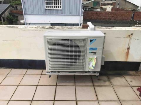 曹榮家 - 室外機安裝
