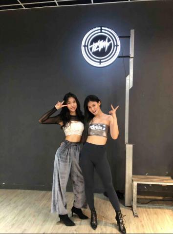 梁若喬 - 於台中DCBM舞蹈教室與金來自台北的金針大師合影