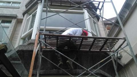 宏胤工程.黃晨森 - 外牆八角窗防水施作