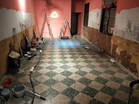 銘叔弱電工作室 - 娃娃機店移店，移裝監視器、軌道燈、工業風扇、電源插座。(施工前)