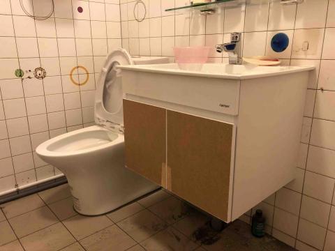 永鴻水電有限公司 - 凱撒省水馬桶安裝及浴櫃施工