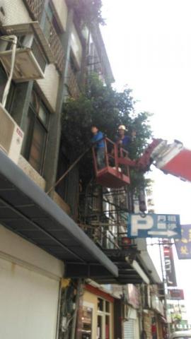 宏胤工程.黃晨森 - 外牆取樹後防水施作