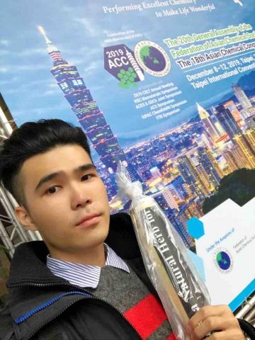 提供化妝品收納盒服務的專家陳煥綸