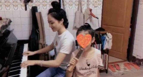 Whitney Hu - 好喜歡一起唱歌彈琴創造屬於和學生們的音樂?
