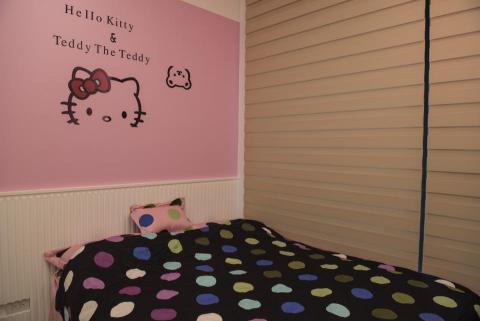 運長室內裝修工程有限公司 - 粉嫩少女房，有喜愛卡通人物陪伴，每晚都有美夢