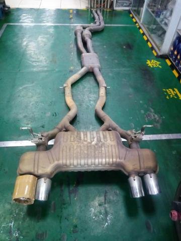 邱先生貨運(全台專車專送.回頭車) - 載運車輛排氣管