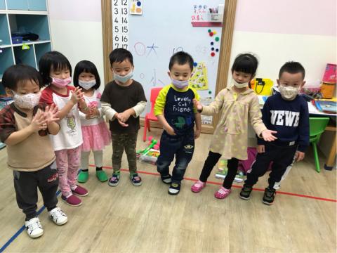 Sunny - 幼稚園的孩子唱跳學英文