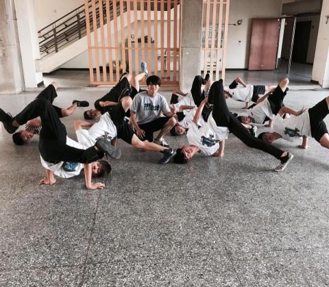 陳嘉信/ sin - 豐原高中熱舞社地板組教學