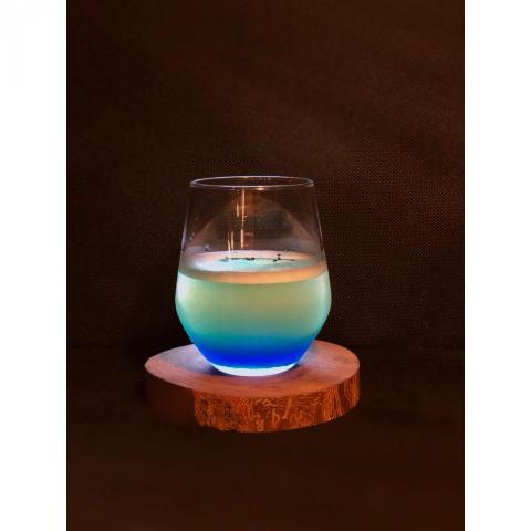 Vanosss - Blue Blouse
故事發想於自維多利亞時代開始於歐洲流傳的婚禮習俗，女方身上一定要有的五樣東西
Something old 
Something new 
Something borrowed 
Something blue
Sixpence

而something blue則是代表幸福，謙虛跟誠實，同時也是聖母瑪莉亞的代表色
這讓我聯想到東方的客家文化；藍衫，而藍衫也是特別為了女性而製成的