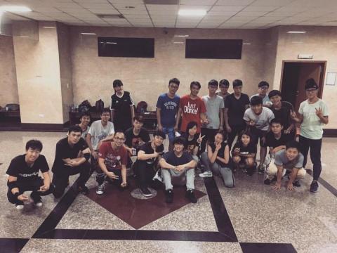 陳嘉信/ sin - 中山醫學大學熱舞社地板組教學