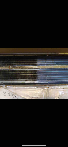 聖弘家電冷氣行 - 冷氣蒸發器（外殼拆除）清洗前（左）後（右）