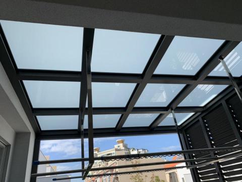 多元化服務處 - 遮陽板