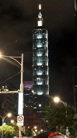 提供快遞服務的專家亞度