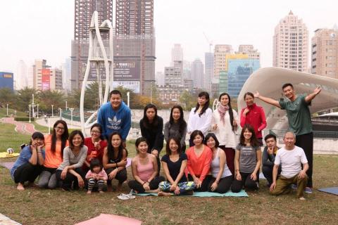 ♡ Vicky Yoga - 戶外草地瑜珈活動