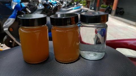 鄭天麟 - 左至右：清洗前、清洗中、清洗後