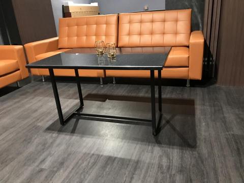 風格鋼鋁門窗 - 人造石檯面烤漆桌架