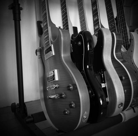 小宇音樂工作室 - 專業器材使用
吉他Guitar
1.ESP Eclipse
2.Fender American Standard Telecaster 60th
3.Gibson Les Paul Standard 2016T

烏克麗麗Ukulele
1.Millar Ukulele Ja-260gb

貝司BASS
1.Fender Jazz Bass Deluxe

 
