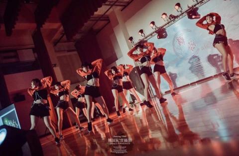 蔡繡臨 - 表演側拍