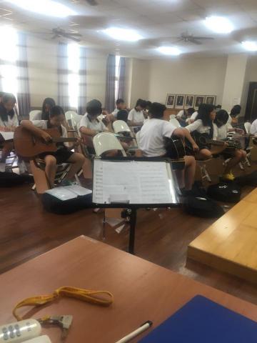 陳群升 - 國中吉他社團上課照 陳群升 - 國中吉他社團上課照