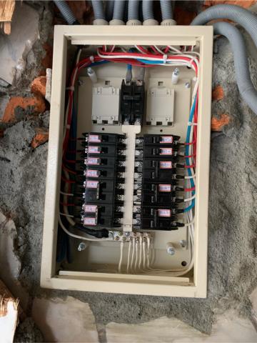 詹茗証 - 開關箱更換