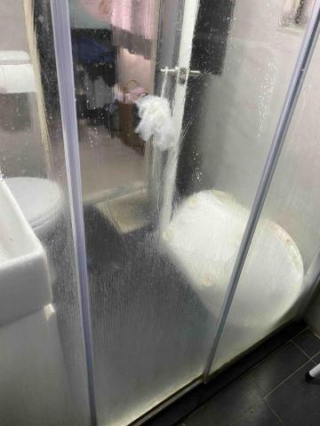 洺廈清潔工作室 - 浴室水垢清潔前