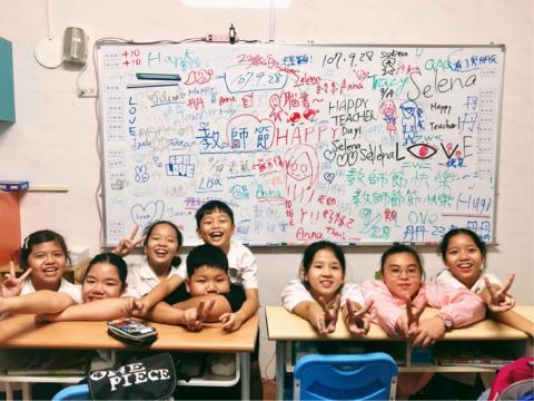 陳秋丹 - 國小英語生活照（教師節孩子的驚喜）