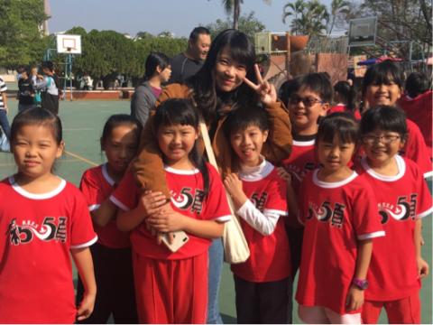 陳秋丹 - 安親生活照（參加孩子們運動會）