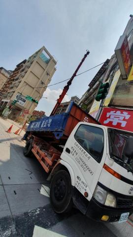 志誠工程有限公司 - 廢棄物清運-頂樓吊廢棄物清運+吊施工材料上樓