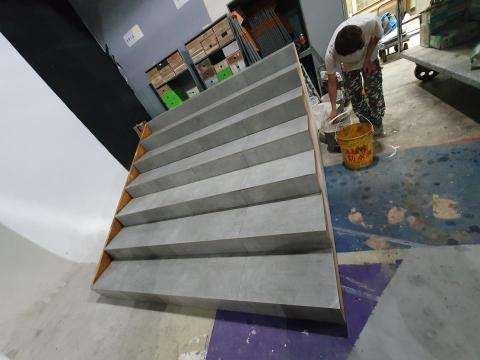 志誠工程有限公司 - 泥作工程貼磚-片廠道具施作樓梯