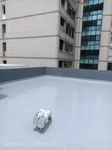 黃建中 - PU材料施作，底兩道，中塗兩道，隔熱面塗兩道