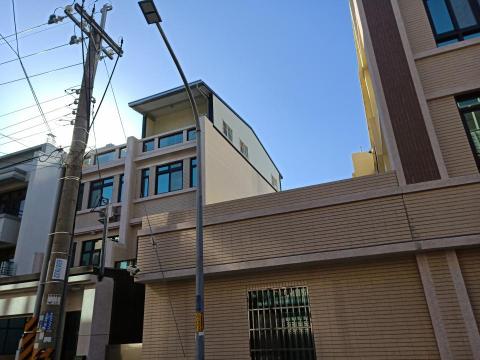 偉新企業 - 4f頂樓加蓋（裝潢板）