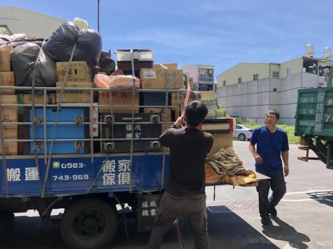 煜欣專業搬家 - 貼車裝滿，綁繩
