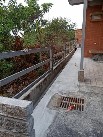 偉新企業 - 藝術磚牆推倒，改中古料圍牆