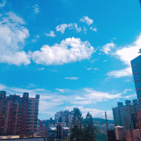 可以的話麻煩不要閱讀報價 蝦皮直接搜尋：代客修圖/製圖/P圖 - 天空讚(?)