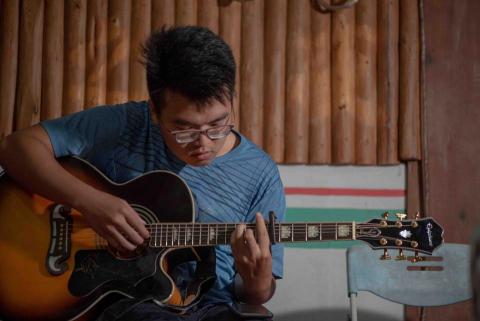 許晉銘 （吉他教學） - 