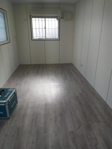 飛煌窗簾 - 塑膠地磚