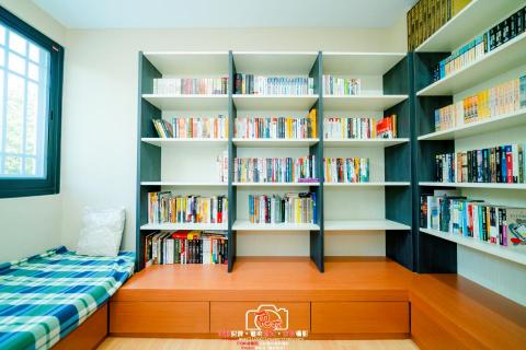 御城室內設計 - Design Style | 透天住宅設計
Design Location | 高雄市
Surface Area | 72坪
Interior Space | 玄關、客廳、餐廳、廚房、主臥室、更衣室、書房、客房、孝親房
Primary Material | 烤漆木皮、PVC木皮、裝潢板、系統櫃、超耐磨木地板、木紋磚、石英磚、石材、壁紙、PVC地磚、乳膠漆