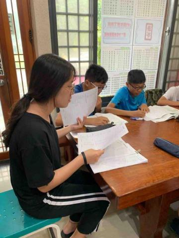 Rita黃 - 平時小測驗也不馬虎，並確認學生有無吸收知識