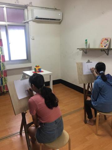 鄭鈞中 - 近期素描班，素描樂高了解如何掌握比例