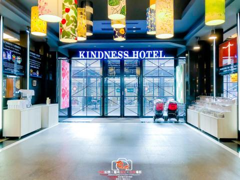 御城室內設計 - Design Style | 飯店設計
Design Location | 高雄市
Surface Area | 2000坪
Interior Space | 接待大廳、LOBBY、餐廳、廚房、客房、公共空間
Primary Material | 烤漆木皮、PVC木皮、超耐磨木地板、壁紙、PVC地磚、石材、水泥漆