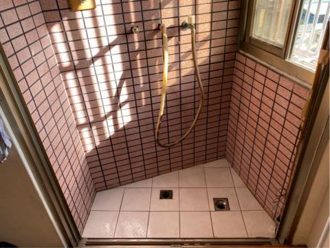 銘鑫環衛有限公司：統編83780220:各種蟲害防治.居家清 - 洗衣機下方污垢
清潔（後）