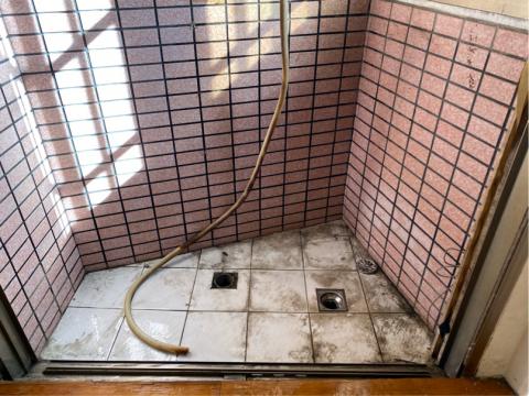 銘鑫環衛有限公司：統編83780220:各種蟲害防治.居家清 - 洗衣機下方污垢
清潔（前）