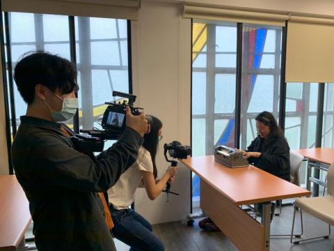 Sandy|女攝影|活動紀錄|婚禮紀錄|影片剪輯|影片企劃 - 無窮。視界:2020輔大博物館學研究所五一八國際博物館日特展
宣傳片拍攝 Sandy|女攝影|活動紀錄|婚禮紀錄|影片剪輯|影片企劃 - 無窮。視界:2020輔大博物館學研究所五一八國際博物館日特展
宣傳片拍攝