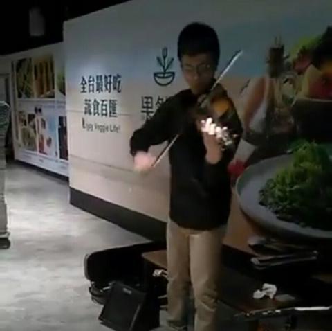 蘇鈺淇 - 街頭藝人