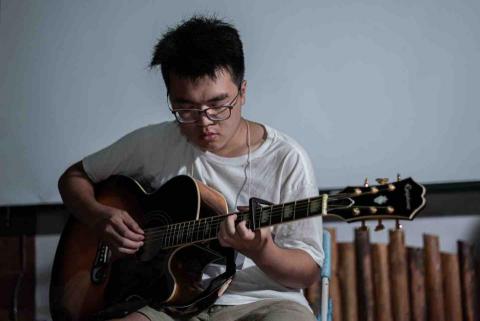 許晉銘 （吉他教學） - 