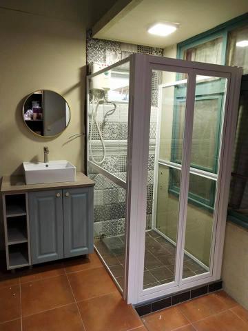 藝美系統裝修 - 小而巧的淋浴隔間