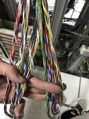 高峯偉 - 電話佈線