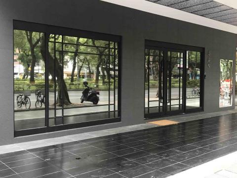 風格鋼鋁門窗 - 店面大門