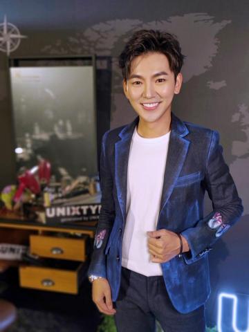 何偉綸 - 受邀擔任時尚品牌UNIX新品發佈會主持人